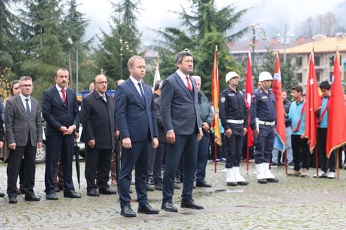 İlçemizde 10 Kasım Atatürk'ü Anma Günü münasebetiyle Çelenk Sunma Töreni düzenlendi.